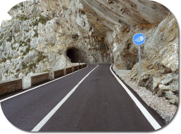 Tunnel on the road to Cap Formentor